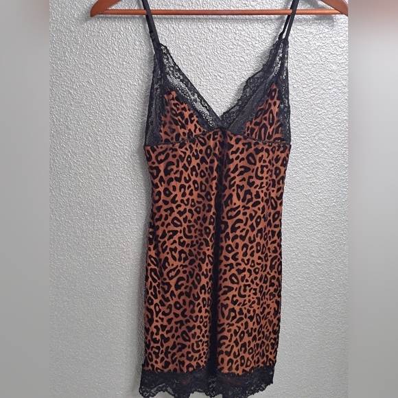 In Bloom Leopard Print In Crushed Velvet Sexy Nightie Size SP - Picture 9 of 15